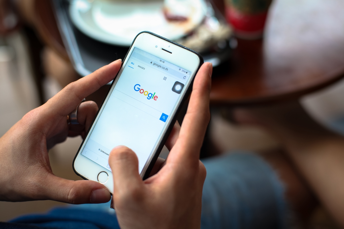 33% of consumers use the ‘near me’ option on a Google search for pubs, bars and restaurants - Mozrest
