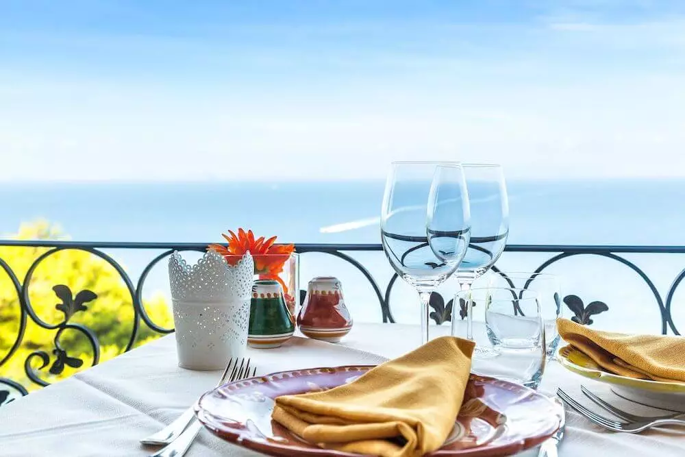 Mozrest - Beautiful picture of a restaurant's terrace with a sea view during summer