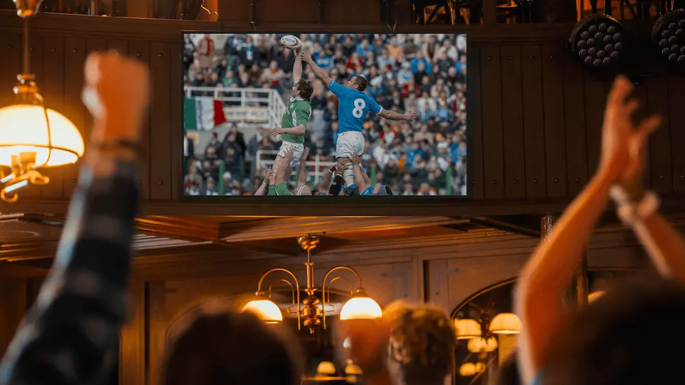 Pub full with rugby fans who booked a table via FANZO to watch the Six Nations Championship in livestream.