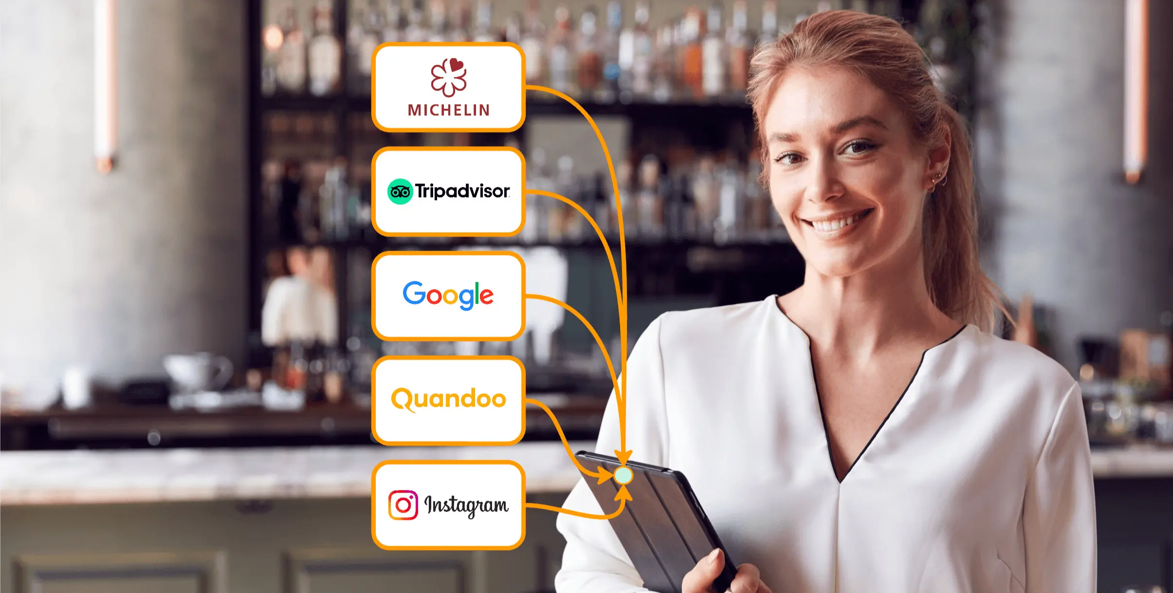 Mozrest - Soluciones para Canales de Reservas - Grupo de amigos sentados en una mesa en un restaurante buscando su próximo lugar para comer en su teléfono móvil.